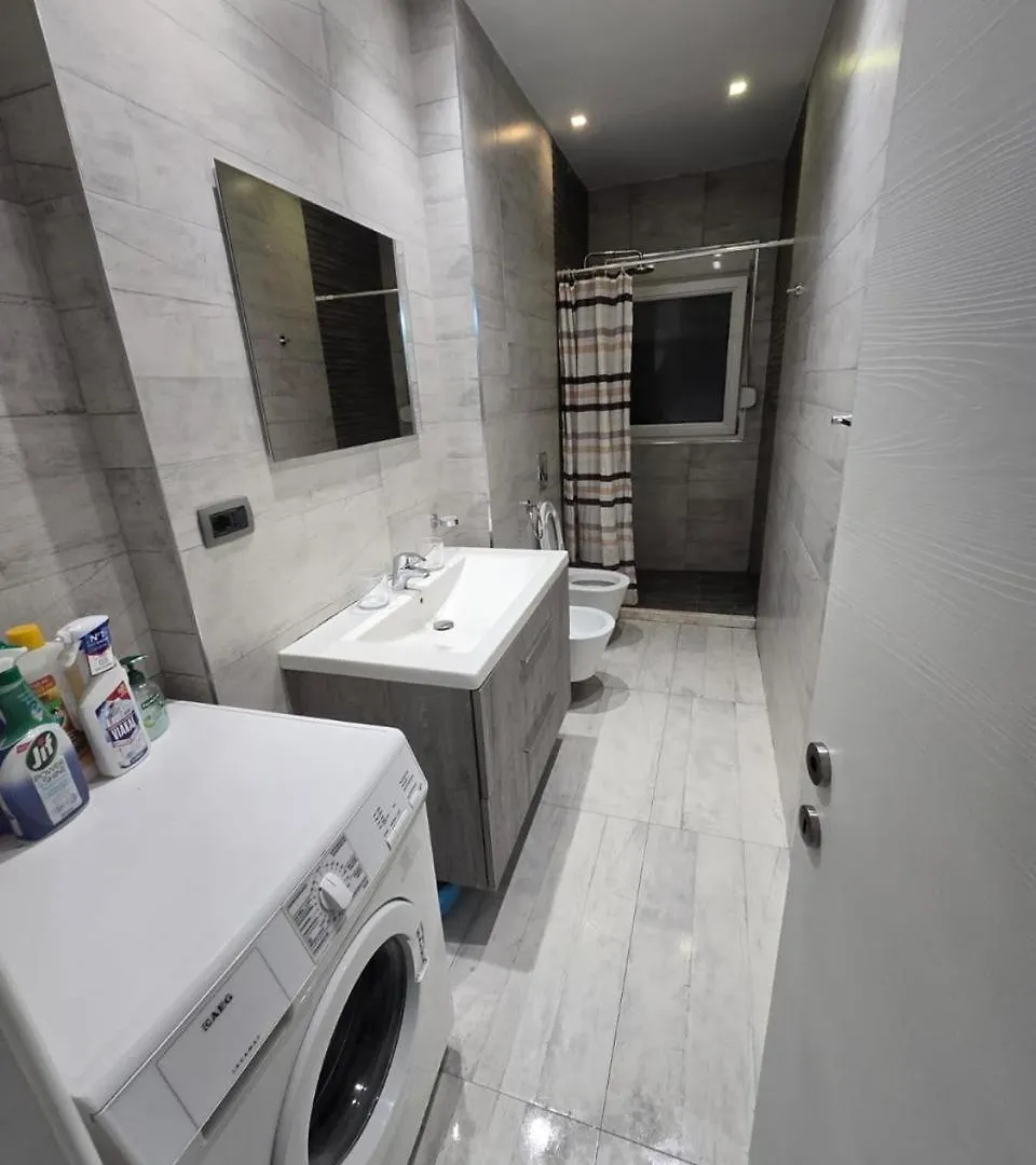 아파트 Chic Apartament Pazari I Ri New Bazaar 티라나
