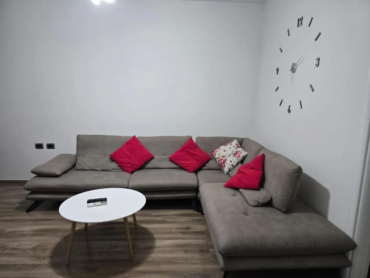 아파트 Chic Apartament Pazari I Ri New Bazaar 티라나